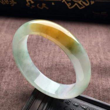 （超值推荐）糯冰种飘黄翡手镯（56mm）