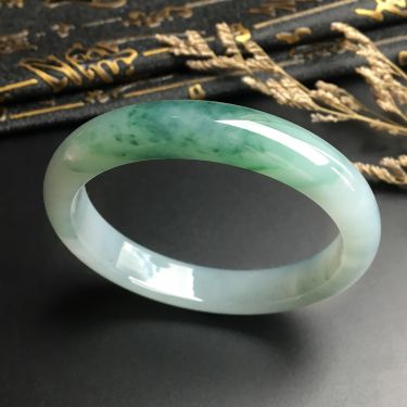 (超值推荐)糯冰种飘花手镯(54.7mm)