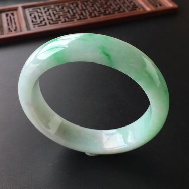 (超值推荐)糯冰种飘翠手镯(58.4mm)