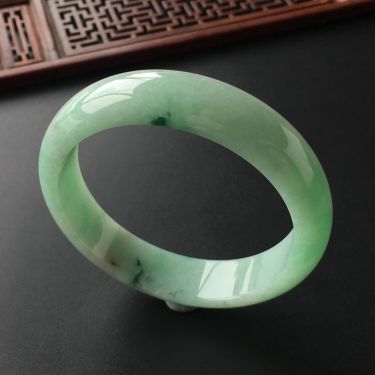 (超值推荐)糯冰种晴水略飘花手镯(56.6mm)