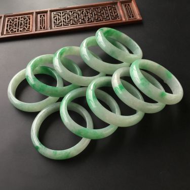 (超值推荐)糯冰种飘翠手镯(一批走)(57.1mm-57.8mm)