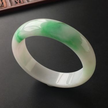 (超值推荐)糯冰种飘翠手镯(55.4mm)