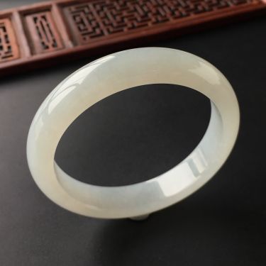 (超值推荐)糯冰种淡晴水手镯(56mm)