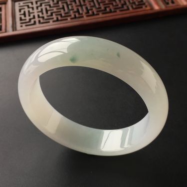 (超值推荐)糯冰种略飘花手镯(57.3mm)