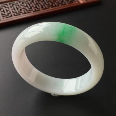 (超值推荐)糯冰种飘翠手镯(56mm)