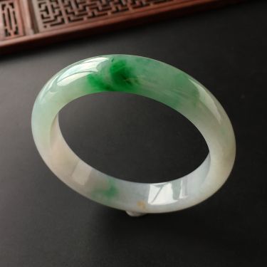 (超值推荐)糯冰种飘翠手镯(54.4mm)