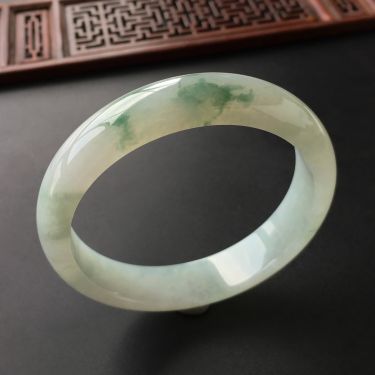 (超值推荐)糯冰种飘花手镯(60.7mm)