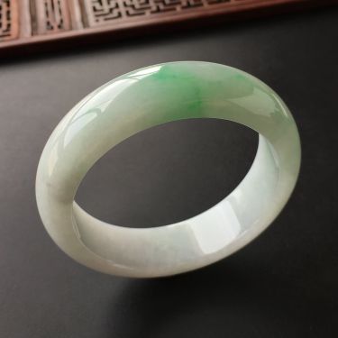 (超值推荐)糯冰种飘翠手镯(54.4mm)