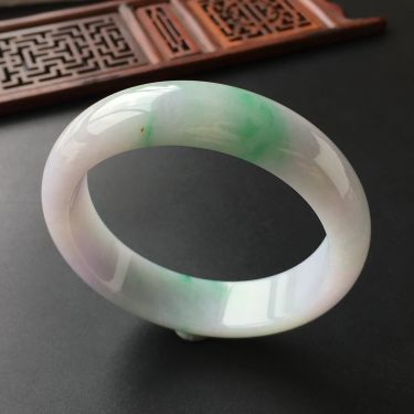 (超值推荐)糯冰种春带彩手镯(56.2mm)