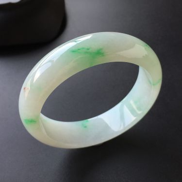 (超值推荐)糯冰种飘翠手镯(58mm)