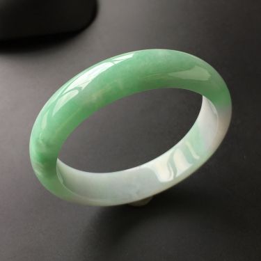 (超值推荐)糯冰种飘翠手镯(57mm)
