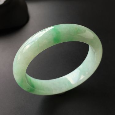(超值推荐)糯冰种飘翠手镯(55.5mm)