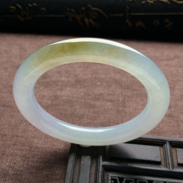 （超值推荐）糯冰种晴水略带黄翡圆条手镯（56mm）