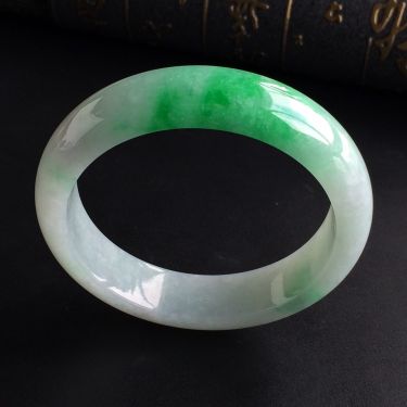 (超值推荐)糯冰种飘翠手镯(56.8mm)