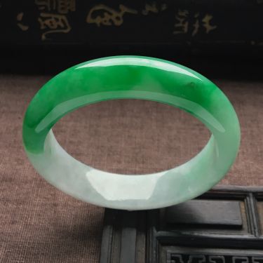 （超值推荐）糯冰种飘阳绿手镯（55.2mm）