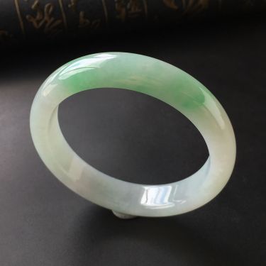 (超值推荐)糯冰种飘翠手镯(59.6mm)