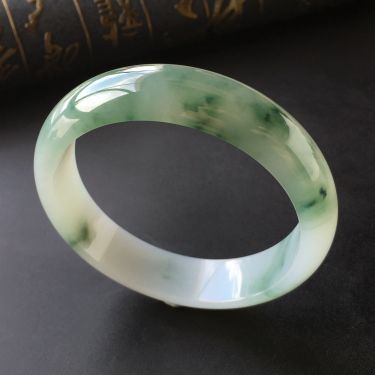 (超值推荐)糯冰种飘花手镯(60.8mm)