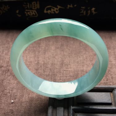 （超值推荐）糯冰种晴水略飘花手镯（57mm）