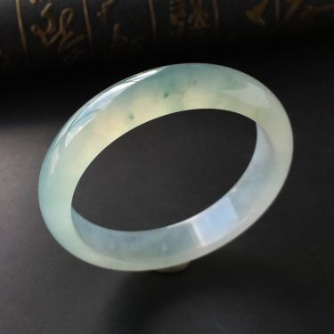 (超值推荐)冰种略飘花手镯(55.3mm)