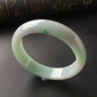 (超值推荐)糯冰种淡春带彩手镯(55.3mm)