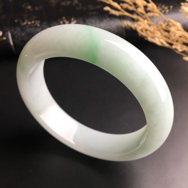 (超值推荐)糯冰种飘翠手镯(55.3mm)