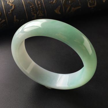 (超值推荐)糯冰种晴水手镯(56.7mm)