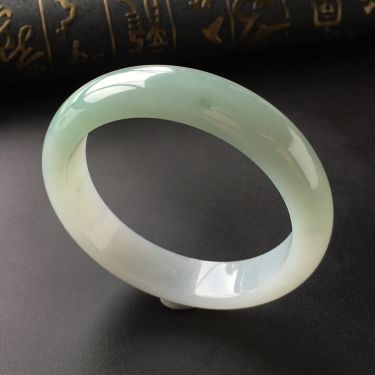 (超值推荐)糯冰种晴水手镯(60.5mm)