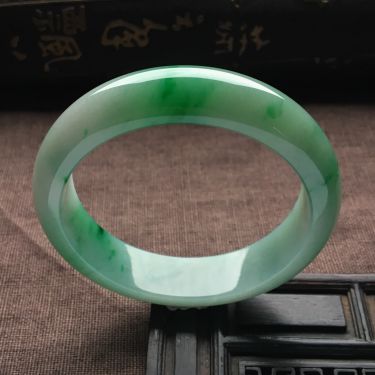 （超值推荐）糯冰种飘翠手镯（56.1mm）