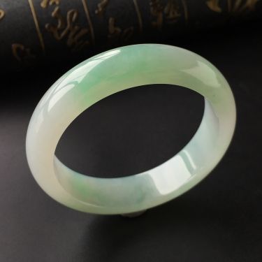 (超值推荐)糯冰种晴水略飘花手镯(57.6mm)