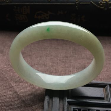 （超值推荐）糯冰种淡晴水略飘翠手镯（57.1mm）