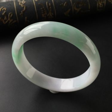 (超值推荐)糯冰种飘翠手镯(59.4mm)