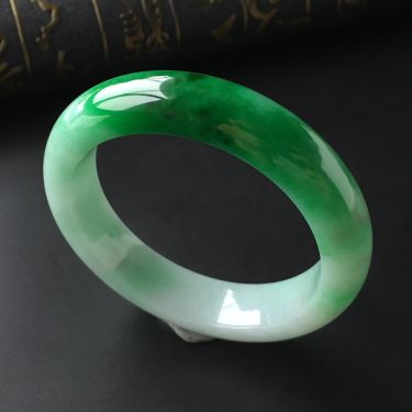 (超值推荐)糯冰种飘阳绿手镯(55mm)