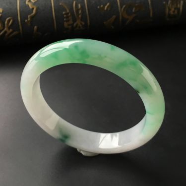 (超值推荐)糯冰种飘翠手镯(57.2mm)