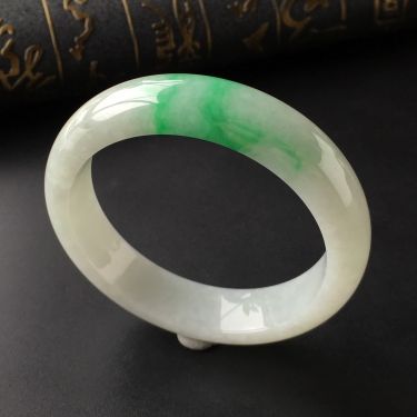 (超值推荐)糯冰种飘翠手镯(58mm)
