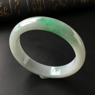 (超值推荐)糯冰种飘翠手镯(57.7mm)
