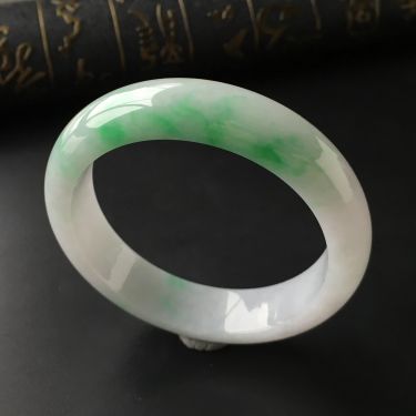 (超值推荐)糯冰种飘翠手镯(57.2mm)