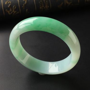 (超值推荐)糯冰种飘翠手镯(55.6mm)