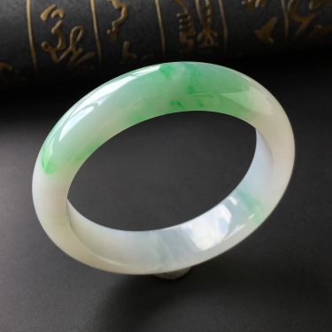 (超值推荐)糯冰种飘翠手镯(55.6mm)