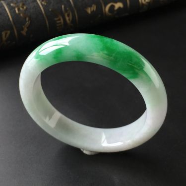 (超值推荐)糯冰种飘翠手镯(56.9mm)