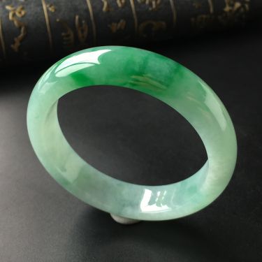(超值推荐)糯冰种飘翠手镯(56.5mm)