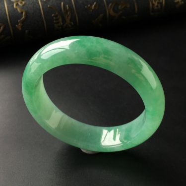 (超值推荐)糯冰种飘翠手镯(55mm)