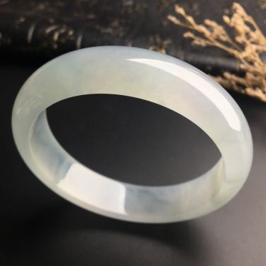 (超值推荐)糯冰种淡晴水手镯(57.6mm)