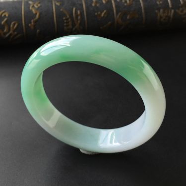 (超值推荐)糯冰种飘翠手镯(56.7mm)