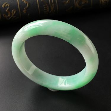 (超值推荐)糯冰种飘翠手镯(57.3mm)