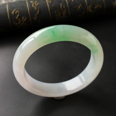 (超值推荐)糯冰种飘翠手镯(57.3mm)
