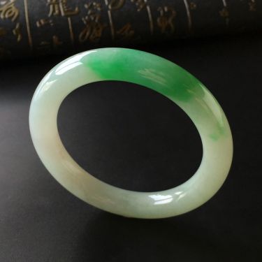 (超值推荐)糯冰种飘翠圆条手镯(57mm)