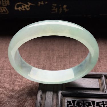 （超值推荐）冰种淡晴水贵妃镯（56mm-48mm）