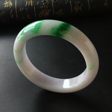 (超值推荐)糯冰种春带彩手镯(55.3mm)