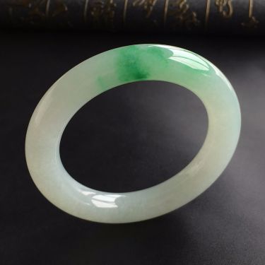 (超值推荐)糯冰种飘翠圆条手镯(56mm)