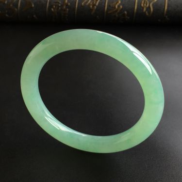 (超值推荐)糯冰种绿晴水圆条手镯(56mm)